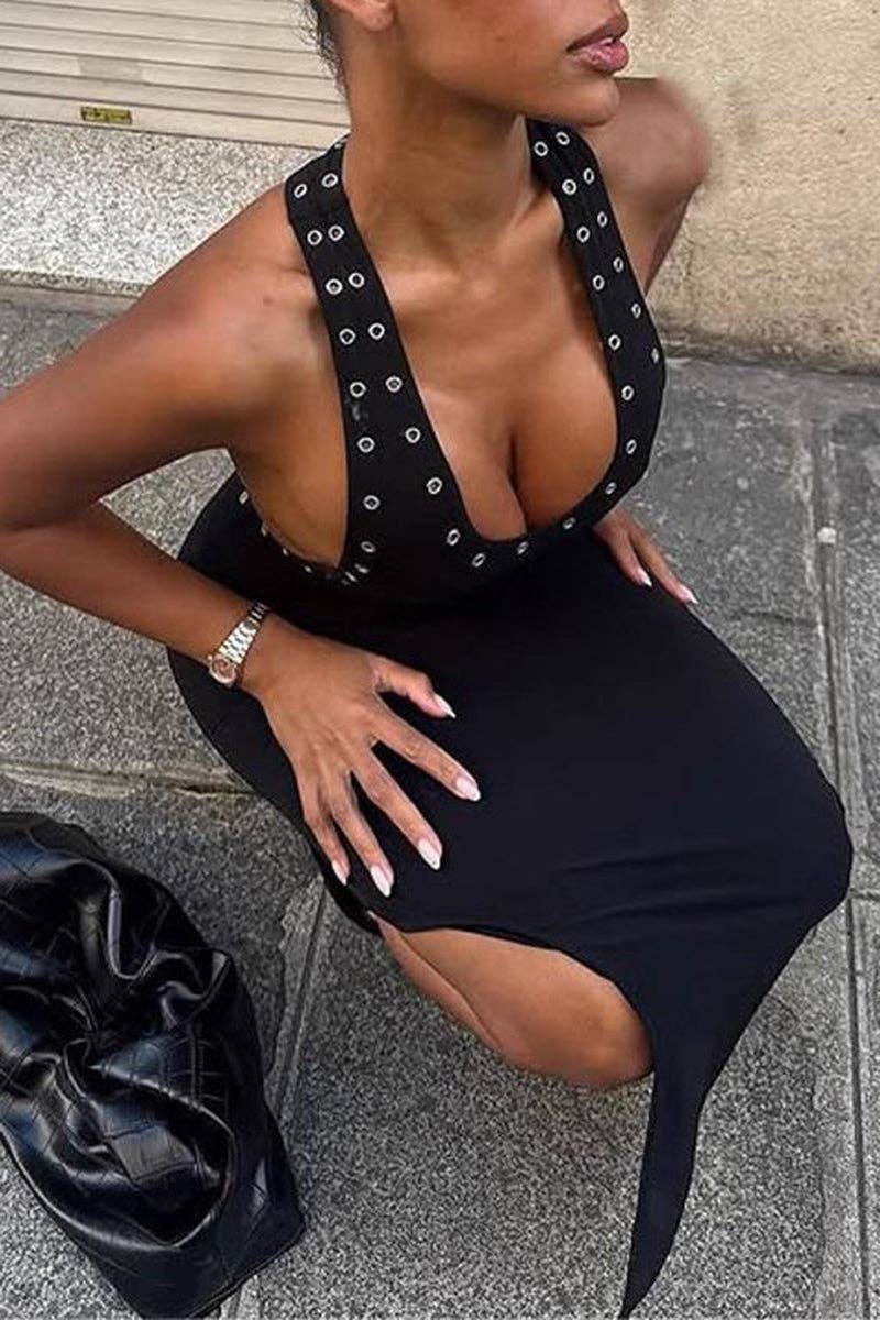 Vestido de noche sin mangas con tachuelas