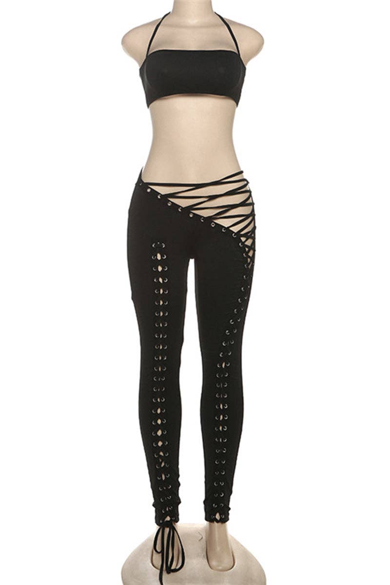 Conjunto de top con cordones y pantalón de ojales