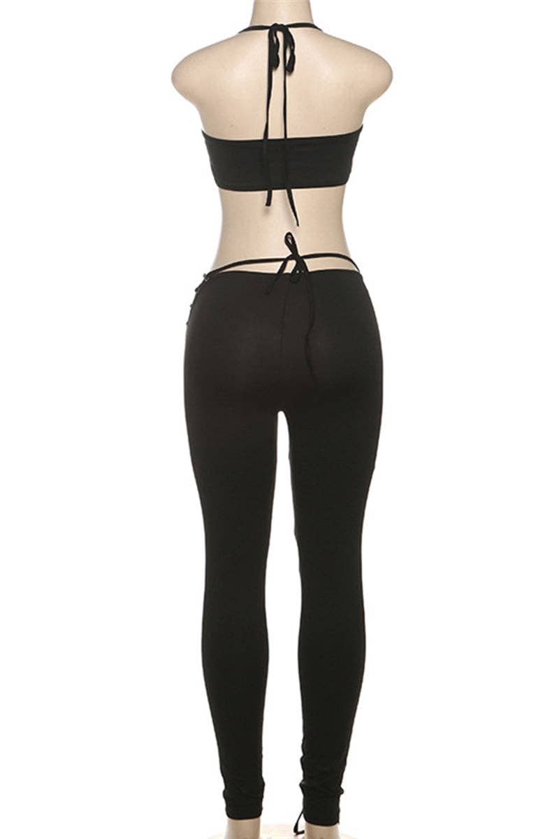 Conjunto de top con cordones y pantalón de ojales