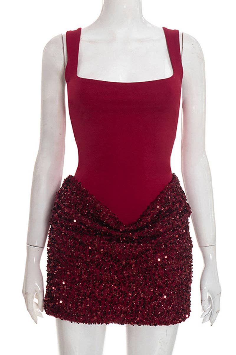 Vestido mini de cuello cuadrado brillante