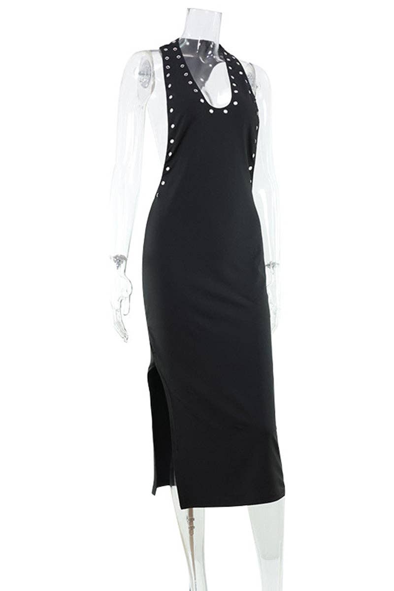 Vestido de noche sin mangas con tachuelas